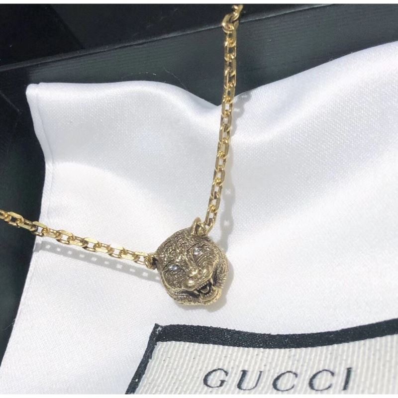 G*u*i bracelets
